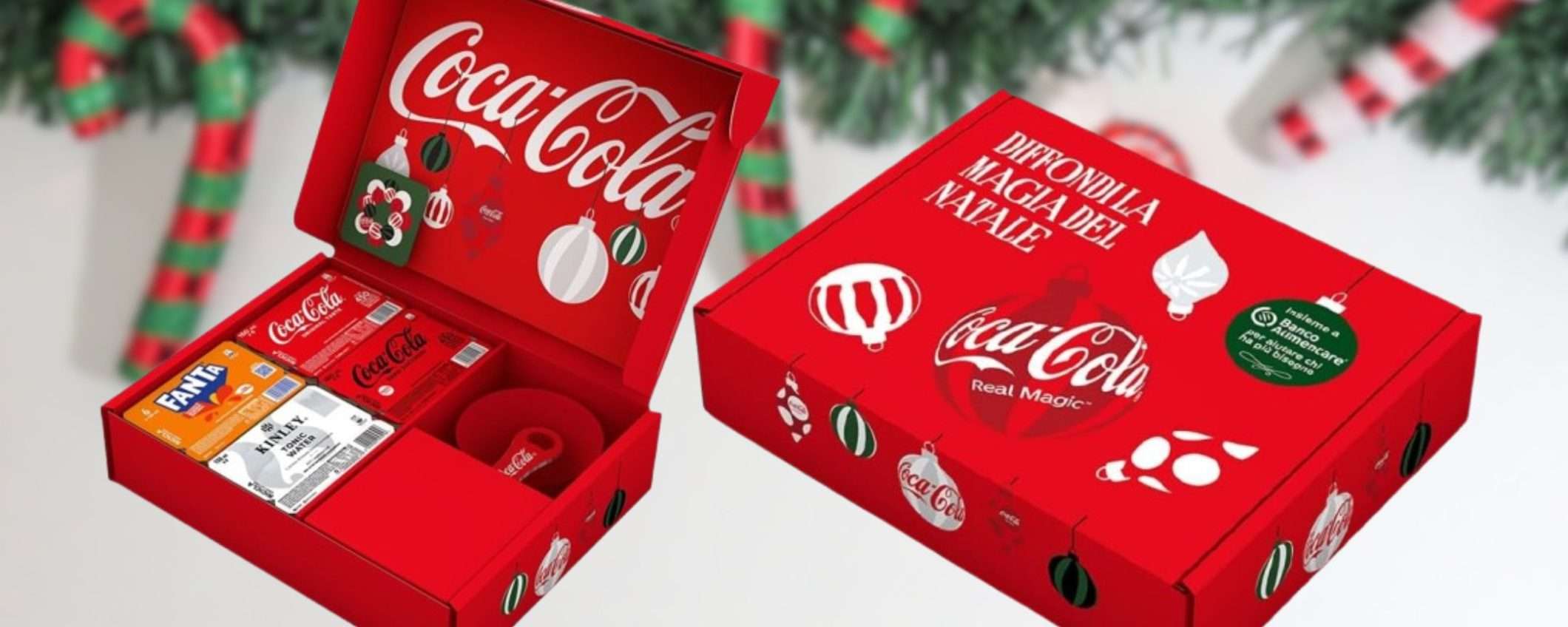 Box di Natale Coca Cola, prezzo Amazon WOW: 24 lattine e 10 gadget (17,99€)