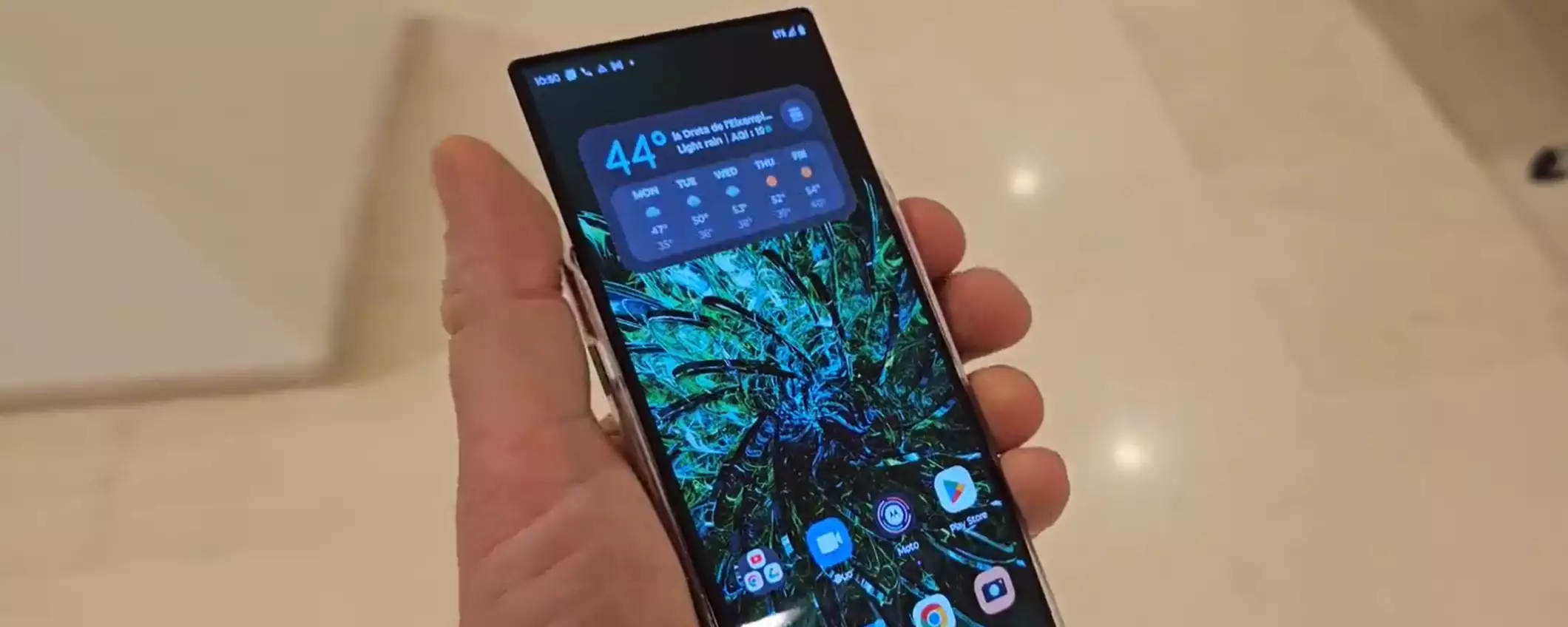 Motorola vuole anticipare Samsung: è in arrivo lo smartphone arrotolabile