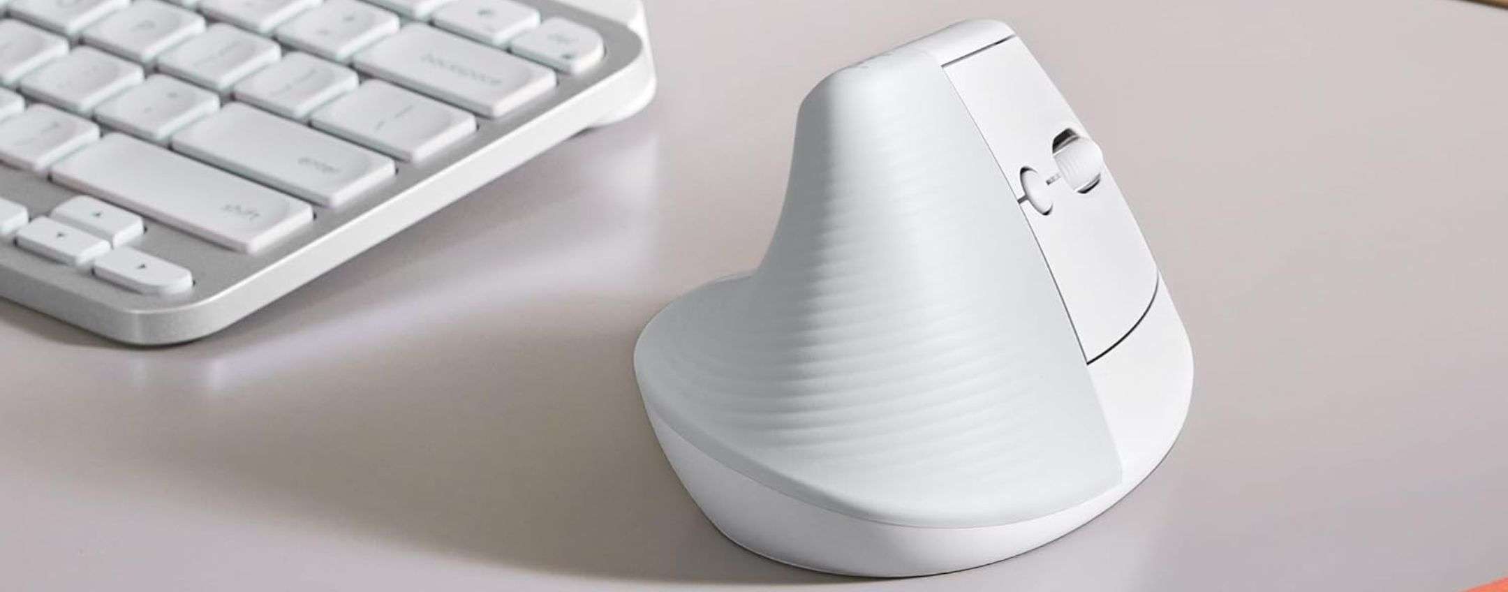 Logitech Lift: mouse ergonomico verticale in sconto lampo (-33%)