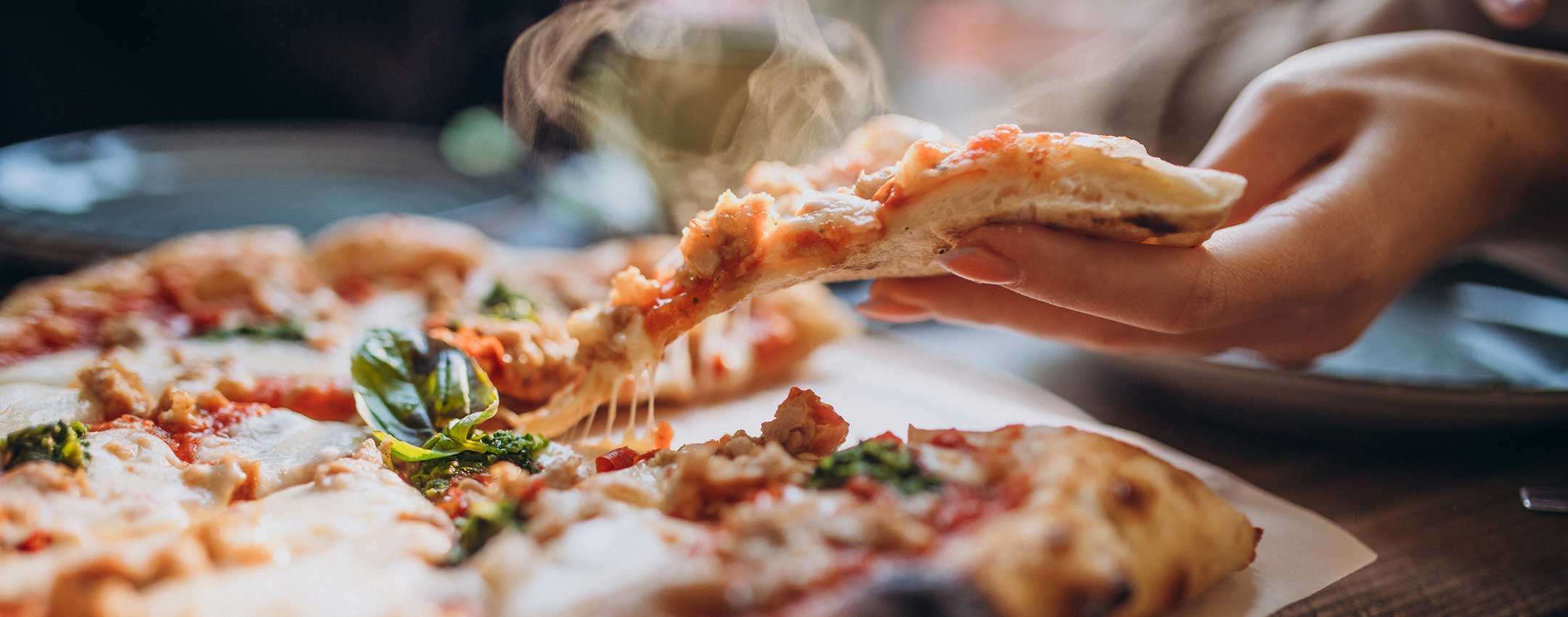 Coca-Cola festeggia il PizzaDay: ricevi 5 euro di sconto su Just Eat