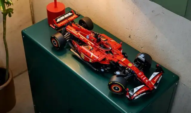 Set LEGO Technic Ferrari SF-24