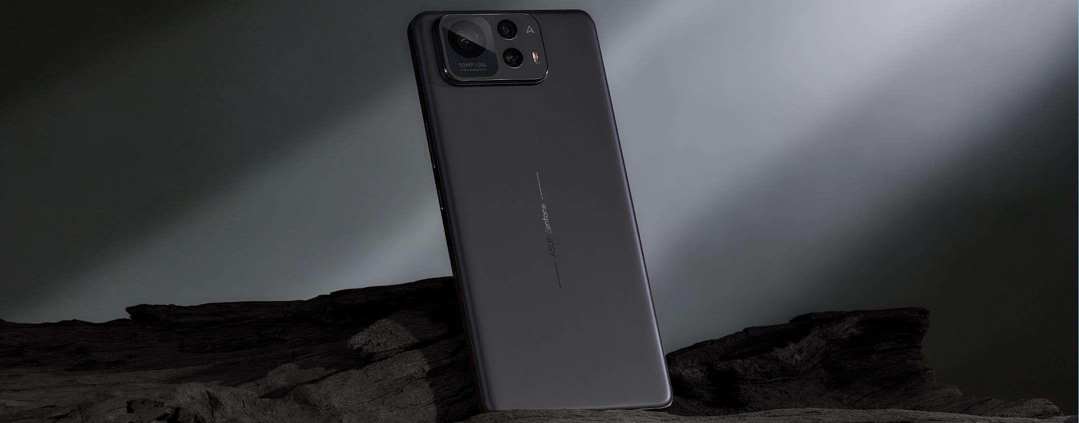 Asus Zenfone 12 Ultra è ufficiale: potenza, stile e tantissime funzioni AI