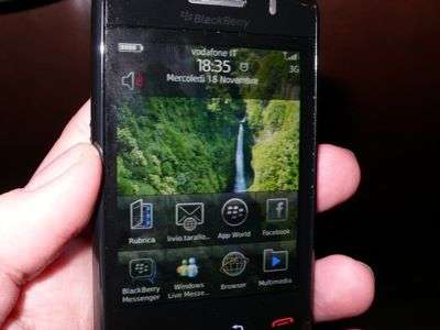 BlackBerry Bold 9520 Storm 2 