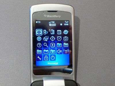 Blackberry Flip 8220 