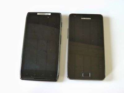 Galaxy s2 vs Razr