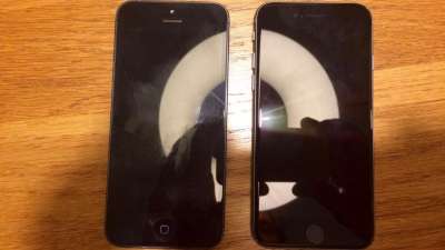 A sinistra iPhone 5s, a destra iPhone 5se