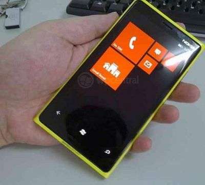 Lumia 900 giallo