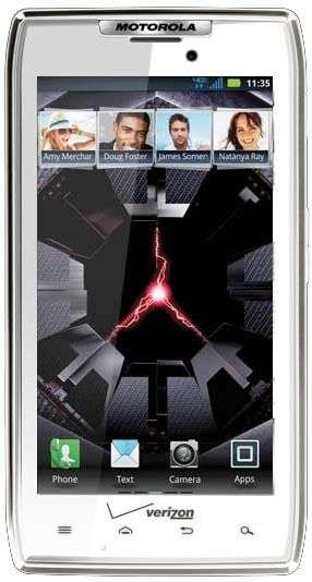 Un rendering del Motorola Droid RAZR in bianco