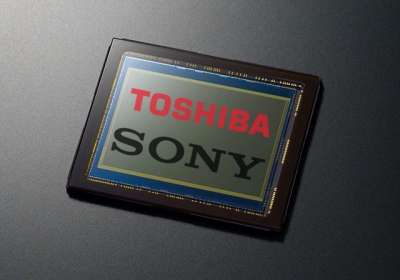 Toshiba disposta a vendere la divisione fotografica a Sony