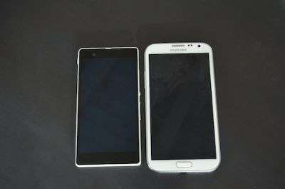 Xperia Z  VS Galaxy Note II