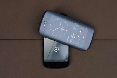 YotaPhone 2